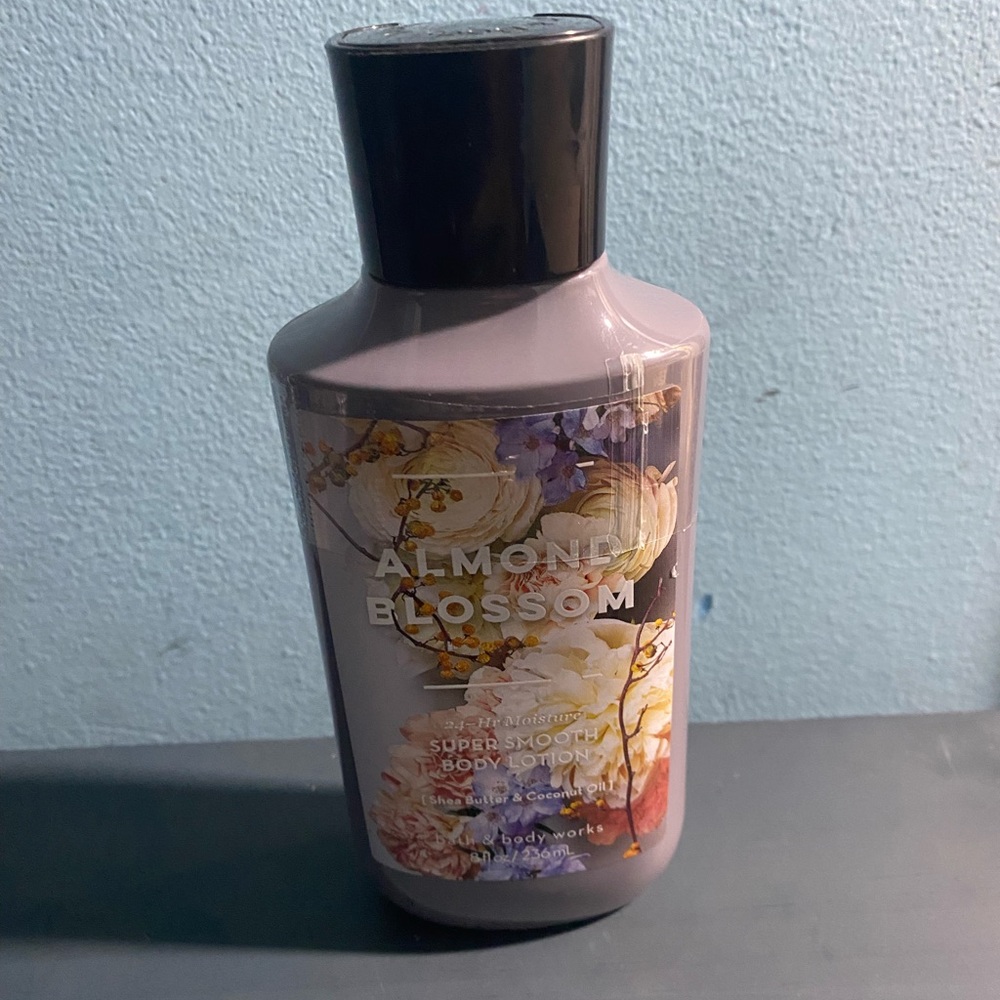 🆕 ALMOND BLOSSOM Body Lotion (Sealed) Bath & Body Works
